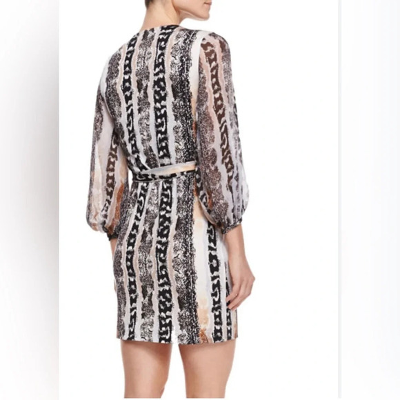 Diane von Furstenberg Sigourney Snake Print Silk Short Wrap Dress Size 2 - Picture 3 of 16
